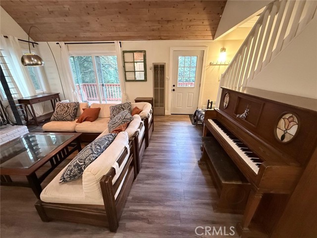 Detail Gallery Image 8 of 25 For 286 Terrace, Lake Arrowhead,  CA 92352 - 2 Beds | 1 Baths