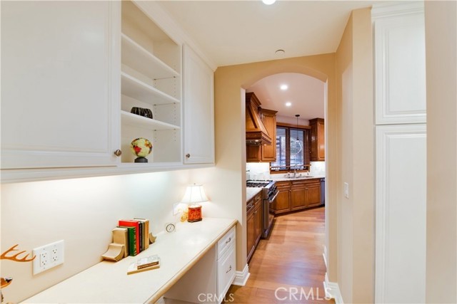 Detail Gallery Image 18 of 67 For 5230 Quakertown Ave, Woodland Hills,  CA 91364 - 5 Beds | 5 Baths