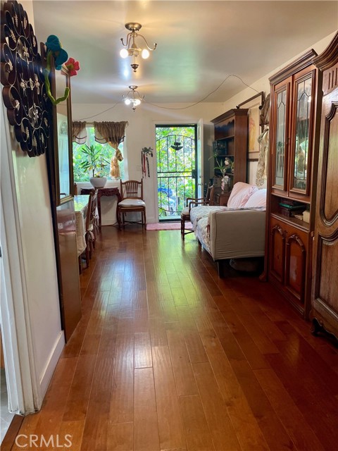 Detail Gallery Image 6 of 9 For 6558 S Van Ness, Los Angeles,  CA 90047 - 3 Beds | 2 Baths