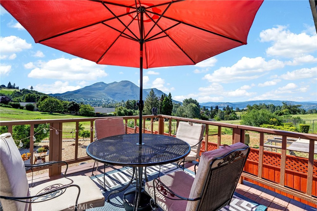 https://media.crmls.org/medias/5f78f708-5596-4e6f-8a42-c0e4dba94073.jpg?preset=X-Large