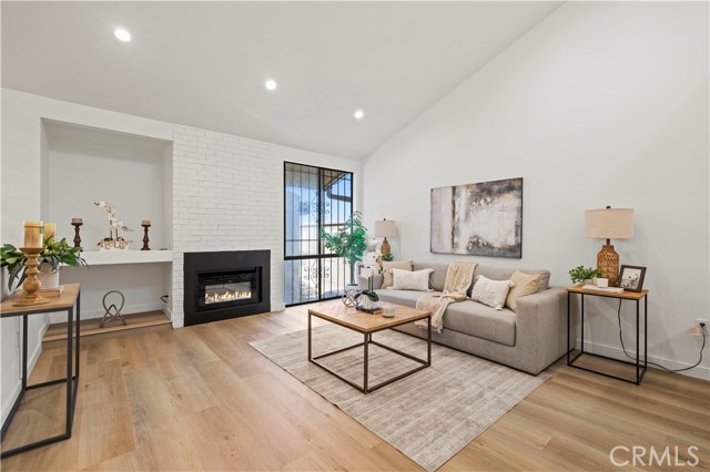 11107 Arminta Street, Sun Valley CA: https://media.crmls.org/medias/5f79db05-eaa7-4cc5-9caa-087004c5da13.jpg