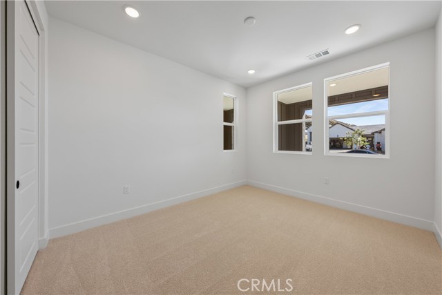 30105 Hillside Place, Castaic CA: https://media.crmls.org/medias/5f7aef94-8ef1-4618-8dfa-1e4e8d9615a3.jpg