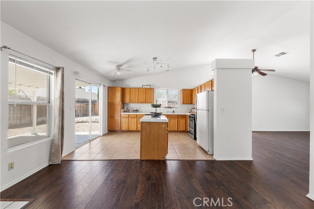 Detail Gallery Image 16 of 45 For 3742 Hickory Ct, Rosamond,  CA 93560 - 3 Beds | 2 Baths