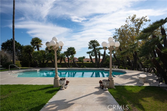 Detail Gallery Image 27 of 75 For 984 La Cresta Pl, Palos Verdes Estates,  CA 90274 - 6 Beds | 4 Baths