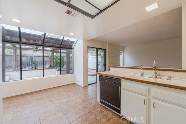 Detail Gallery Image 16 of 43 For 27 Lucero, Irvine,  CA 92620 - 4 Beds | 2/1 Baths