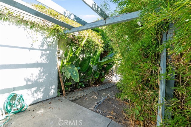 Detail Gallery Image 12 of 41 For 3432 Larissa Dr, Los Angeles,  CA 90026 - – Beds | – Baths