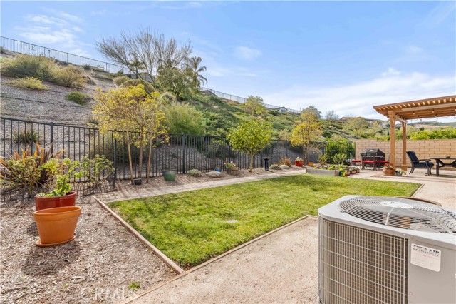 Detail Gallery Image 44 of 72 For 18696 Cedar Crest Dr, Canyon Country,  CA 91387 - 3 Beds | 2/1 Baths