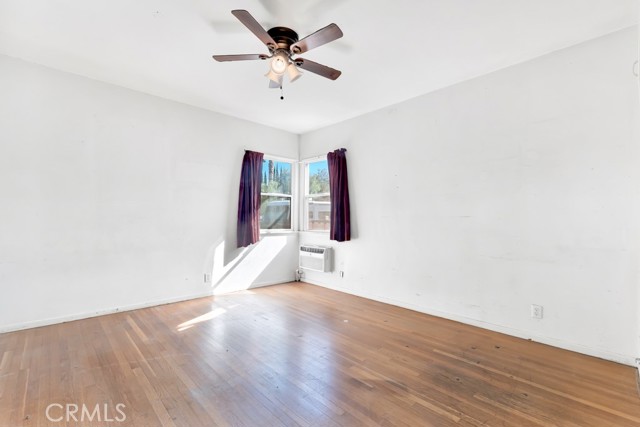 Detail Gallery Image 22 of 35 For 7725 Owensmouth, Canoga Park,  CA 91304 - 3 Beds | 2 Baths