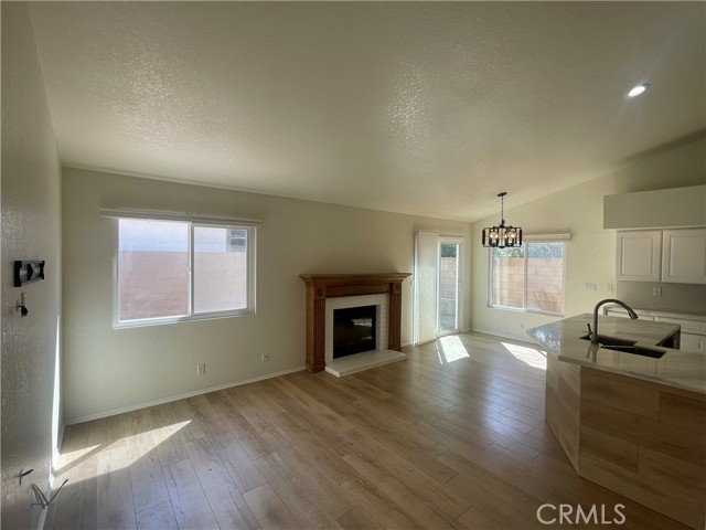 Detail Gallery Image 6 of 31 For 39312 Dunbar St a,  Palmdale,  CA 93551 - 3 Beds | 2 Baths