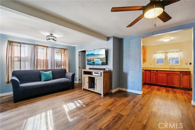 313 N 3rd St, Banning CA: https://media.crmls.org/medias/5f7dcf4a-4af0-4e25-9f62-733a05bcc0d2.jpg