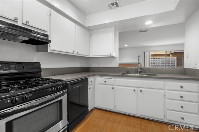 Detail Gallery Image 11 of 15 For 104 N Wilson Ave #6,  Pasadena,  CA 91106 - 2 Beds | 2 Baths