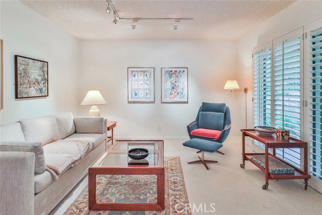 9845 Encino Avenue, Northridge CA: https://media.crmls.org/medias/5f7f9539-88db-4ca2-8d85-9923e9e7a4a4.jpg