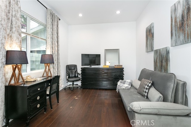 Detail Gallery Image 20 of 29 For 5825 Fulton Ave, Valley Glen,  CA 91401 - 3 Beds | 3 Baths