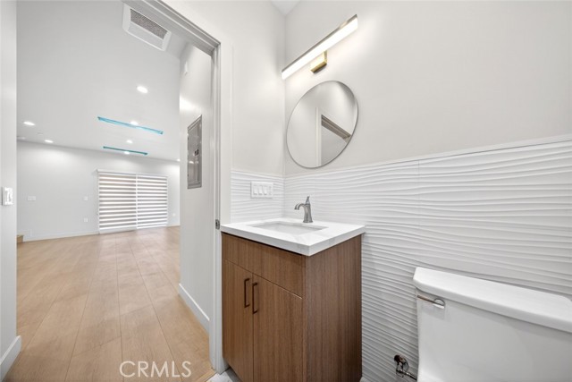 Detail Gallery Image 21 of 31 For 8334 Calvin Ave, Northridge,  CA 91324 - 2 Beds | 3 Baths