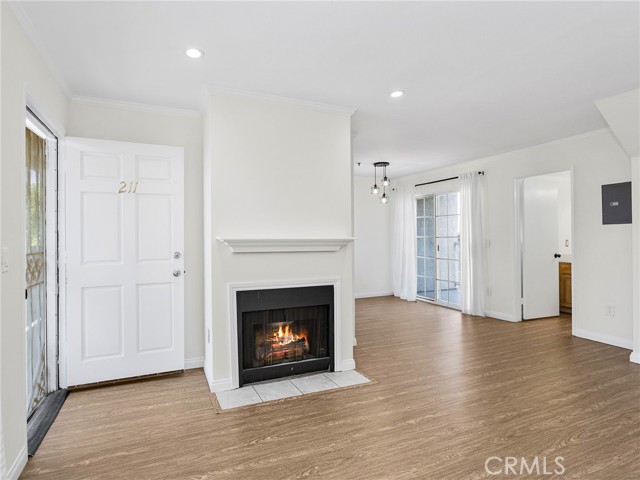 Detail Gallery Image 11 of 38 For 1706 Grismer Ave #211,  Burbank,  CA 91504 - 2 Beds | 3 Baths