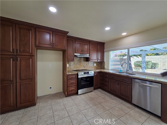 Detail Gallery Image 6 of 24 For 17502 De Oro Ct, Cerritos,  CA 90703 - 3 Beds | 2 Baths