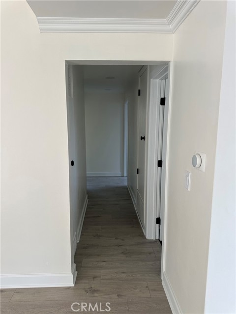 Detail Gallery Image 7 of 10 For 9511 Hayvenhurst Aly, Northridge,  CA 91343 - 4 Beds | 2 Baths