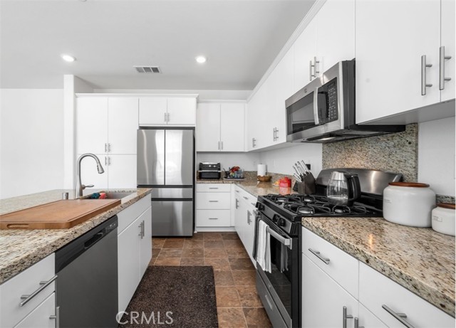 Detail Gallery Image 16 of 50 For 2502 Gunner Ridge Way, Rialto,  CA 92377 - 3 Beds | 2/1 Baths