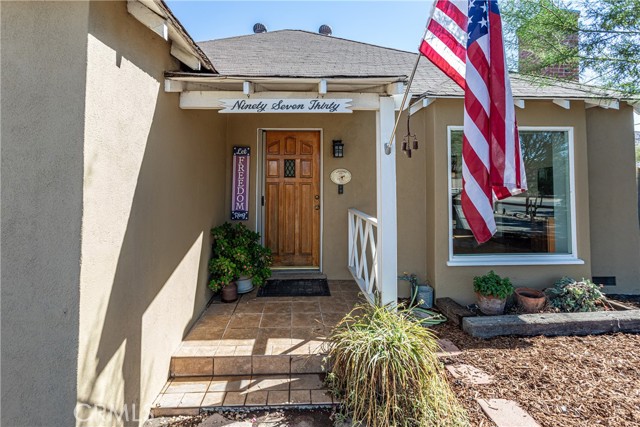 Detail Gallery Image 4 of 47 For 9730 Stonehurst Ave, Sun Valley,  CA 91352 - 3 Beds | 2 Baths