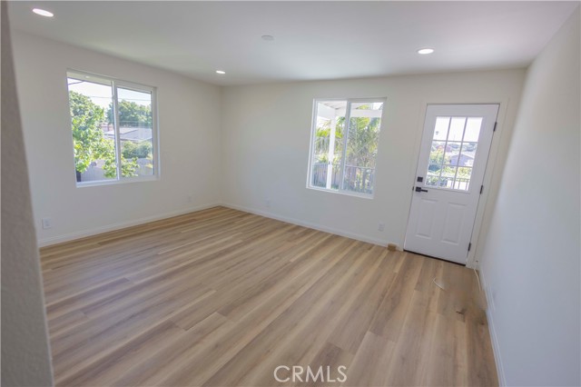 2122 W 10th Street, Santa Ana CA: https://media.crmls.org/medias/5f84028c-00c3-4ecd-aa22-cdf18f082dc5.jpg