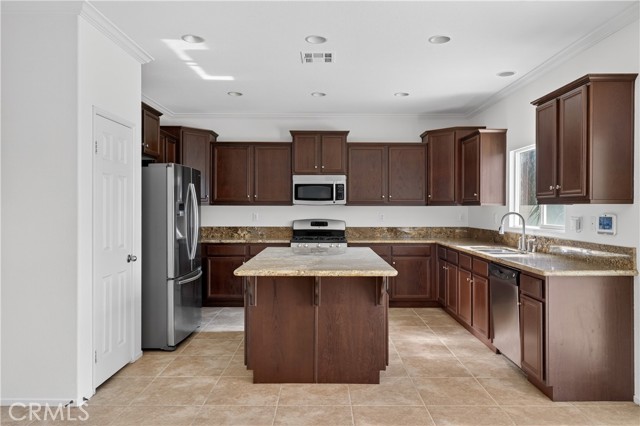 Detail Gallery Image 4 of 14 For 14937 Edgewood, Corona,  CA 92880 - 3 Beds | 2/1 Baths