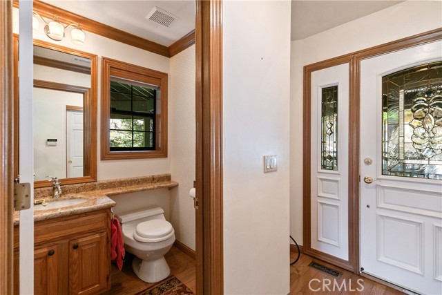 Detail Gallery Image 19 of 52 For 301 Riviera Dr, Lake Arrowhead,  CA 92352 - 6 Beds | 5/1 Baths