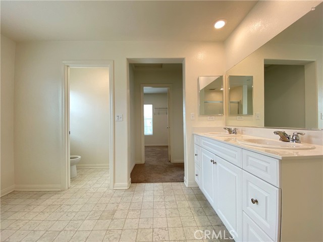 Detail Gallery Image 10 of 19 For 6129 Rosewood Way, Corona,  CA 92880 - 3 Beds | 2/1 Baths