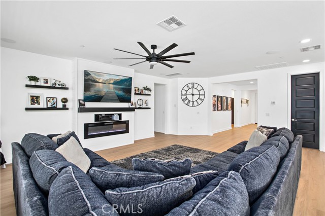 29427 Studio Drive, Menifee CA: https://media.crmls.org/medias/5f8503e5-119d-412d-aae3-303a916a23d4.jpg