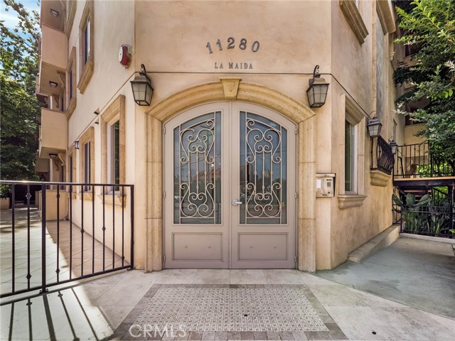 Detail Gallery Image 2 of 21 For 11280 La Maida #401,  North Hollywood,  CA 91601 - 3 Beds | 2/1 Baths