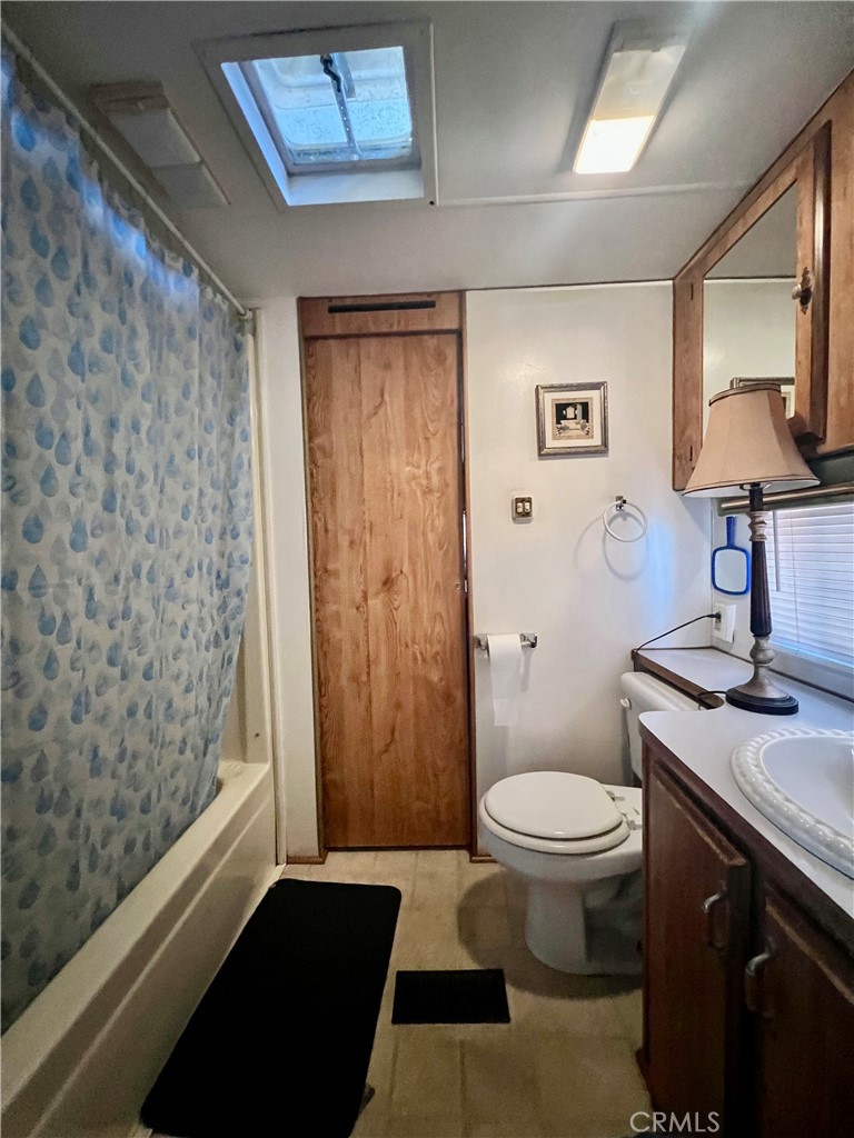 https://media.crmls.org/medias/5f856ddf-fa34-419e-aa38-7ccce368802a.jpg?preset=X-Large