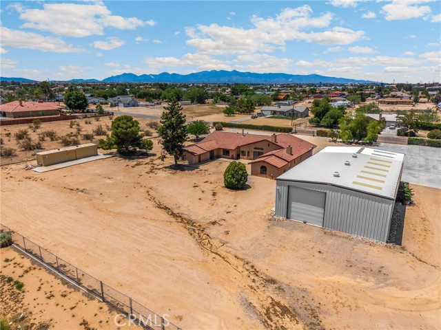 11915 Redwood Avenue, Hesperia CA: https://media.crmls.org/medias/5f858b3e-87ec-4f9f-baf9-bae6ffe7a503.jpg