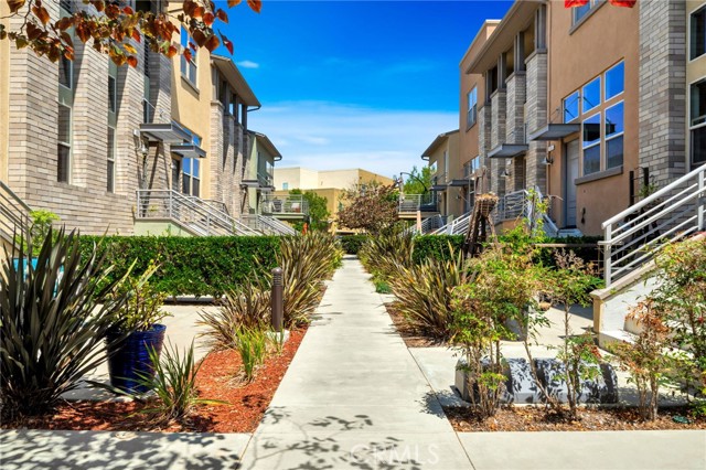5325 Pacific Terrace, Hawthorne CA: https://media.crmls.org/medias/5f859e82-2a2f-4812-b9b1-2d9a50e738cf.jpg