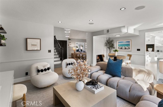 Detail Gallery Image 10 of 37 For 9882 Kings Canyon, Huntington Beach,  CA 92646 - 4 Beds | 2/1 Baths