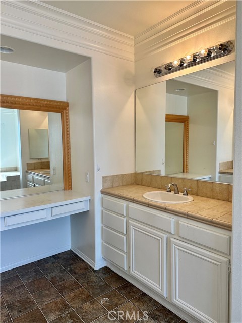 Detail Gallery Image 23 of 27 For 28467 Falcon Crest, Canyon Country,  CA 91351 - 4 Beds | 3 Baths