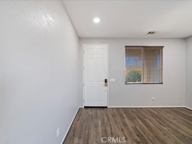 Detail Gallery Image 9 of 28 For 16764 Desert Lily, Victorville,  CA 92394 - 5 Beds | 2/1 Baths