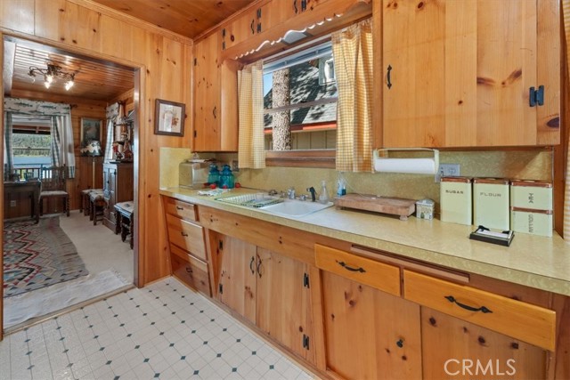Detail Gallery Image 5 of 32 For 115 Lagunita Ln, Big Bear Lake,  CA 92315 - 4 Beds | 2 Baths