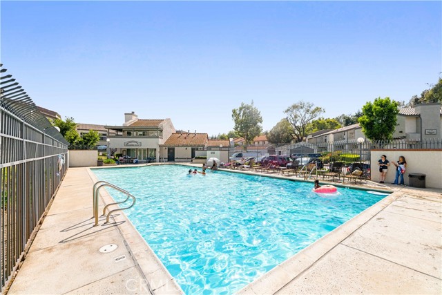 72 Brownfield Lane, Pomona CA: https://media.crmls.org/medias/5f87faf6-6ed2-4761-ab2d-87e834f4d873.jpg