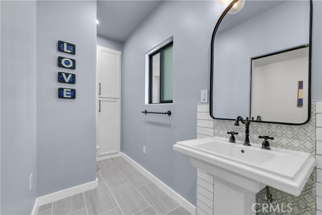 Detail Gallery Image 21 of 42 For 441 E 17th St, Long Beach,  CA 90813 - – Beds | – Baths