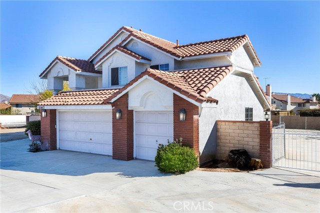 Detail Gallery Image 3 of 64 For 20463 Little Bear Ct, Apple Valley,  CA 92308 - 5 Beds | 3 Baths