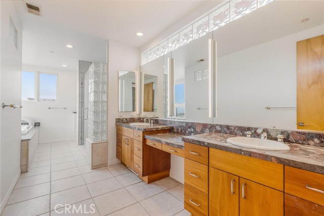 221 17th, Manhattan Beach, California 90266, 5 Bedrooms Bedrooms, ,6 BathroomsBathrooms,Residential,For Sale,17th,SR26091960
