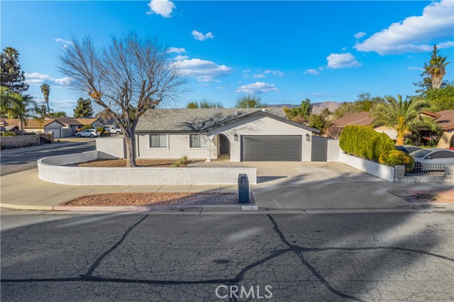 Detail Gallery Image 1 of 41 For 220 W Wright St, Hemet,  CA 92543 - 3 Beds | 2 Baths