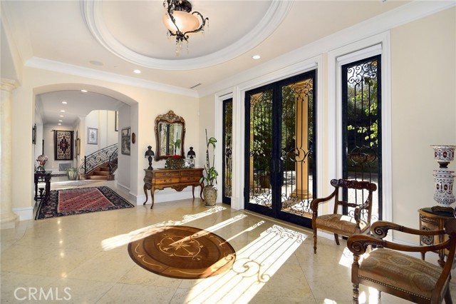 Detail Gallery Image 27 of 73 For 18933 La Montana Pl, Tarzana,  CA 91356 - 7 Beds | 6/1 Baths