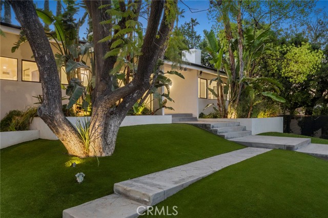 5265 Del Moreno Drive, Woodland Hills CA: https://media.crmls.org/medias/5f89698a-72cf-40bc-b751-b0aee17100ed.jpg