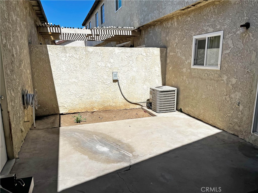 https://media.crmls.org/medias/5f8a0198-e0c1-44b5-b196-e3985dcc1eb7.jpg?preset=X-Large