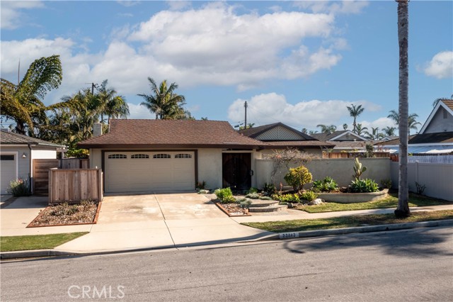 Detail Gallery Image 5 of 48 For 22042 Catalina Cir, Huntington Beach,  CA 92646 - 4 Beds | 2 Baths