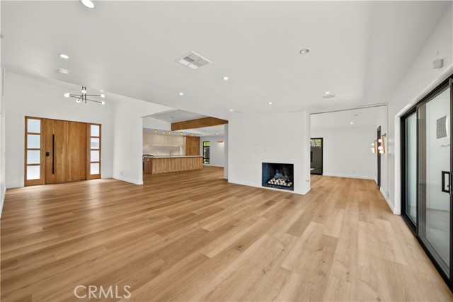 23427 Canzonet Street, Woodland Hills CA: https://media.crmls.org/medias/5f8a3c3e-adea-4f16-829d-319ab173b67d.jpg