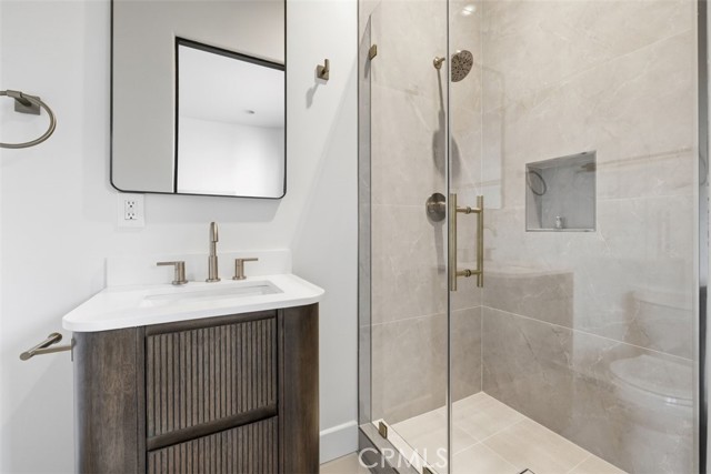 22953 Oxnard Street, Woodland Hills CA: https://media.crmls.org/medias/5f8a8c7c-eee2-407f-953e-a89805627d35.jpg