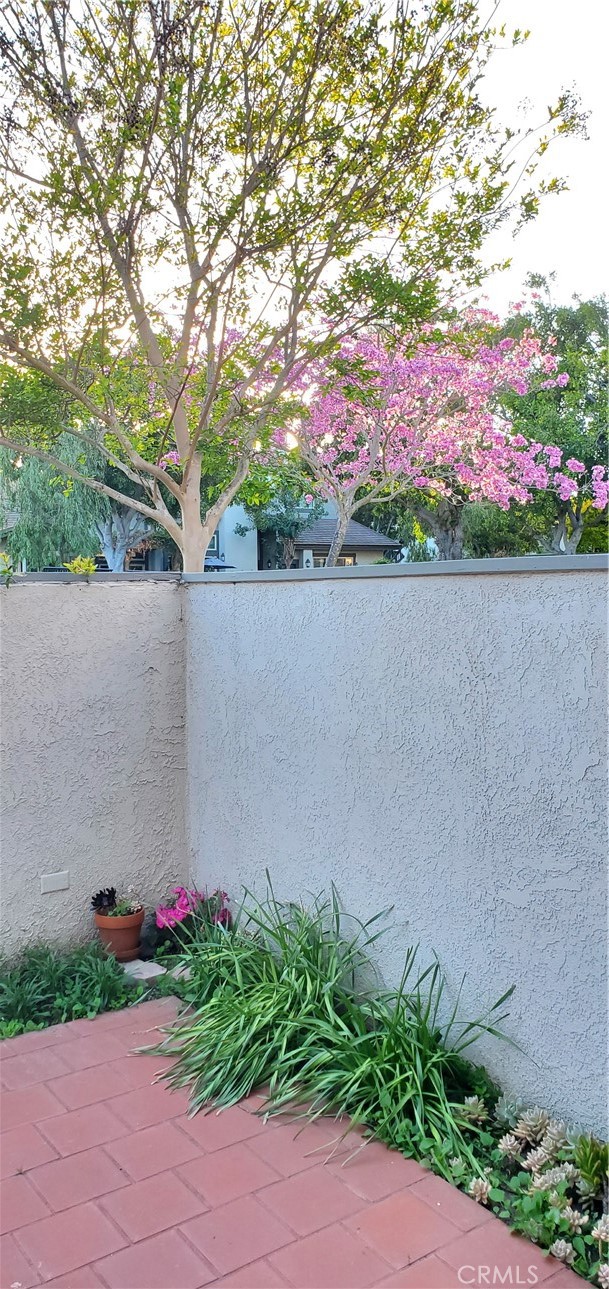 https://media.crmls.org/medias/5f8d3996-22fc-4f1b-b38f-a91ec243706b.jpg?preset=X-Large