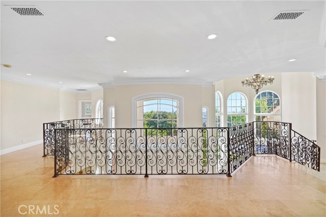 13320 Mulholland Drive, Beverly Hills CA: https://media.crmls.org/medias/5f8d8da5-6081-48a4-b382-4010974b6386.jpg