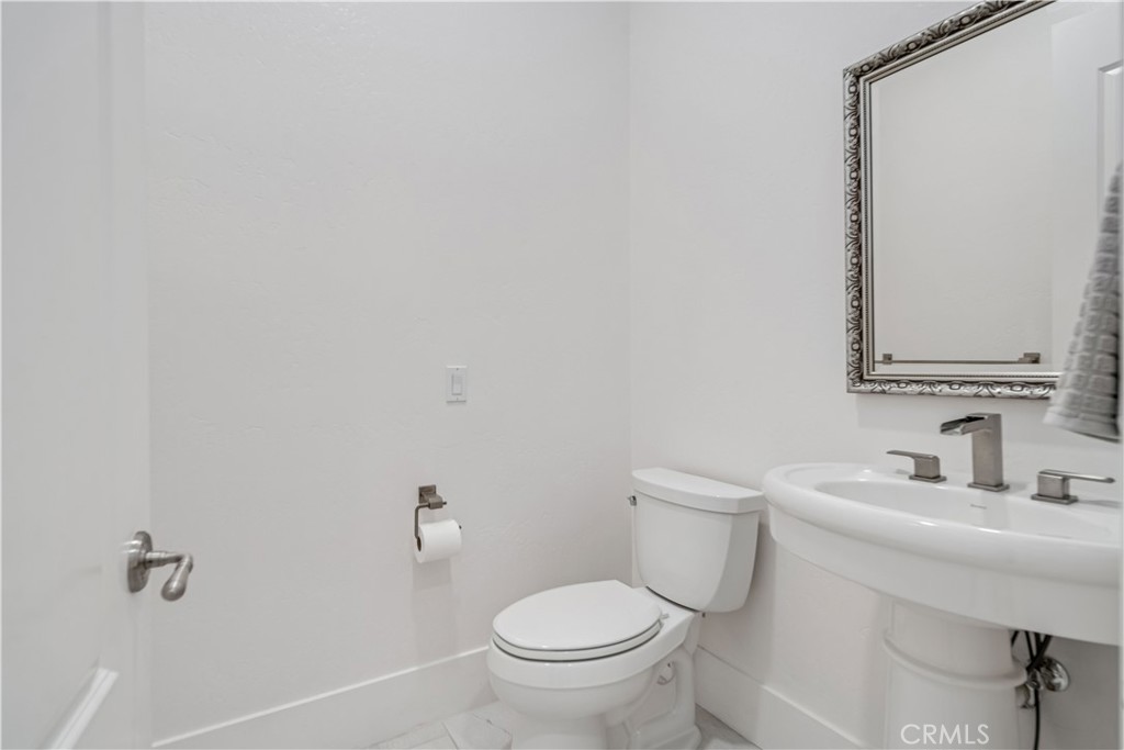 https://media.crmls.org/medias/5f8d9874-b907-4449-8718-b87c8a1afb07.jpg?preset=X-Large
